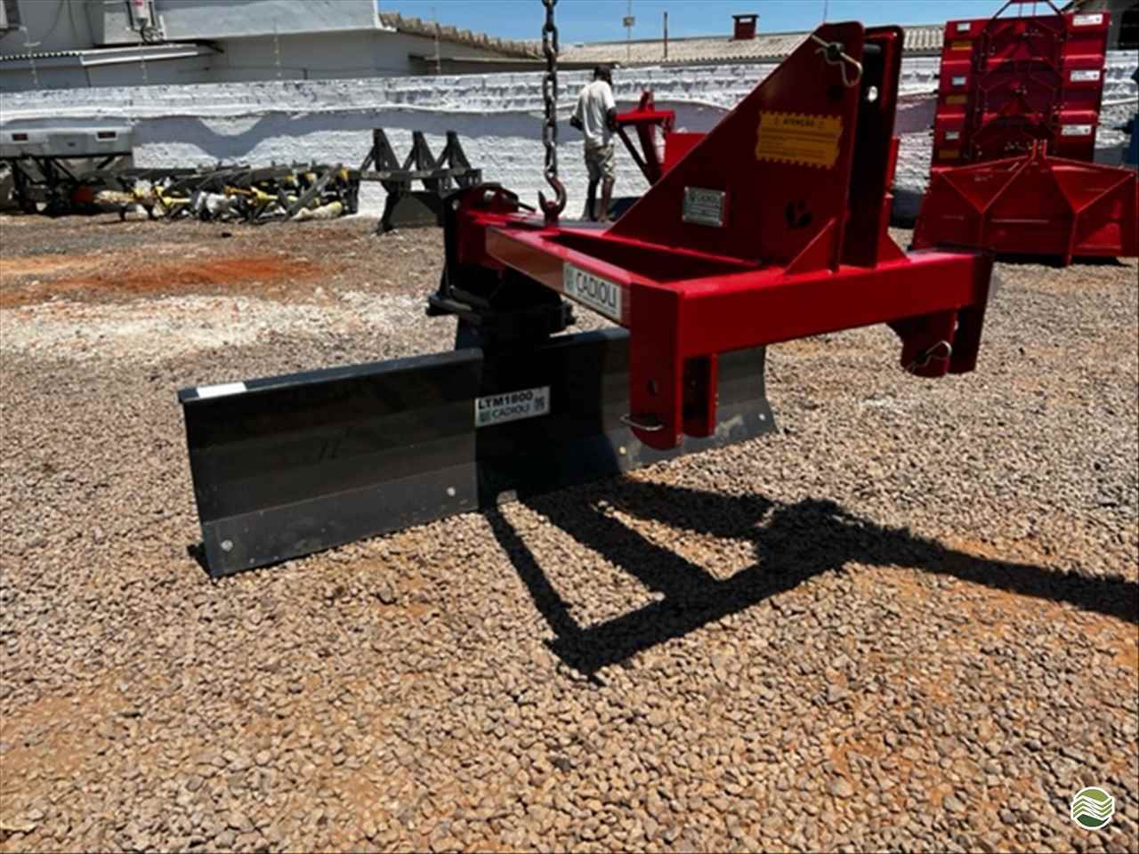 IMPLEMENTOS AGRICOLAS PLAINA NIVELADORA PLAINA HIDRÁULICA TRASEIRA Cotramaq Tratores GOIOERE PARANÁ PR